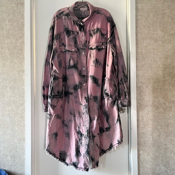 OLI & HAIL Pink and Black Acid Wash Tie-Dye Button-Down Shirt Dress Duster